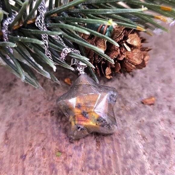 Nature Labradorite Flashy Faceted Star Pendant Necklace - Picture 1 of 9